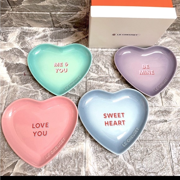 Le Creuset Heart Plate Set of 4 - Picture 2 of 9